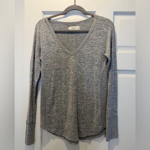 Abercrombie & Fitch Gray V-Neck Long Sleeve Top